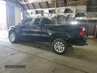 ✅ 2021 Chevrolet Silverado 1500 Custom • VIN: 1GCRWBEK2MZ150432 • Lot: 71095544. Wystawiony na Copart z przebiegiem 89 529 mil. Bezpłatny archiwum sprzedaży aukcyjnych z USA i szczegółowy raport historii pojazdu na DreamBid. Zdjęcie 2.