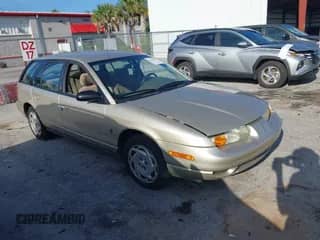 2000 Saturn SW z VIN 1G8ZN8276YZ206815, wystawiony jako IAAI lot #42441078 z przebiegiem 176 528 mil mil oraz . Historia ofert i sprzedaży dostępna na DreamBid. Obrazek 1.