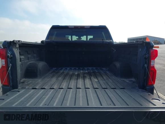 ✅ 2019 Chevrolet Silverado 1500 High Country • VIN: 3GCUYHEL7KG134157 • Лот: 43233782. Опубликован ранее на IAAI с пробегом 92 882 миль. Бесплатный доступ к архиву аукционных продаж из США и подробный отчёт об истории автомобиля на DreamBid. Изображение 18.