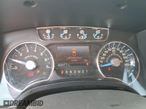 ✅ 2013 Ford F-150 XLT • VIN: 1FTFX1CF8DFB77250 • Lot: 81562845. Wystawiony na Copart z przebiegiem 200 317 mil. Bezpłatny archiwum sprzedaży aukcyjnych z USA i szczegółowy raport historii pojazdu na DreamBid. Zdjęcie 9.