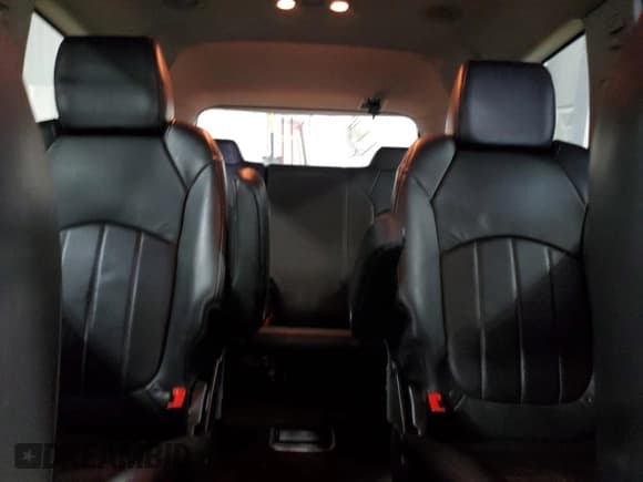 ✅ 2015 Chevrolet Traverse LTZ • VIN: 1GNKVJKD8FJ225261 • Lot: 62008235. Wystawiony na Copart z przebiegiem 199 244 mil. Bezpłatny archiwum sprzedaży aukcyjnych z USA i szczegółowy raport historii pojazdu na DreamBid. Zdjęcie 10.