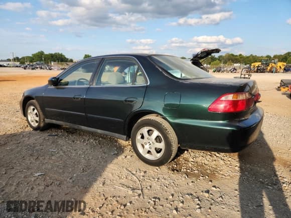 ✅ 2000 Honda Accord SE • VIN: 1HGCG5670YA058305 • Lot: 72060755. Listed on Copart with 194,420 mi. Free auction sales archive from the USA and detailed vehicle history report at DreamBid. Image 2.