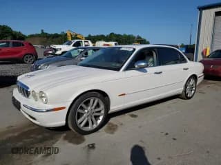 ✅ 2005 Jaguar XJ Vanden Plas • VIN: SAJWA82C35SG39616 • Lot: 61120295. Wystawiony na Copart z przebiegiem 179 174 mil. Bezpłatny archiwum sprzedaży aukcyjnych z USA i szczegółowy raport historii pojazdu na DreamBid. Zdjęcie 1.