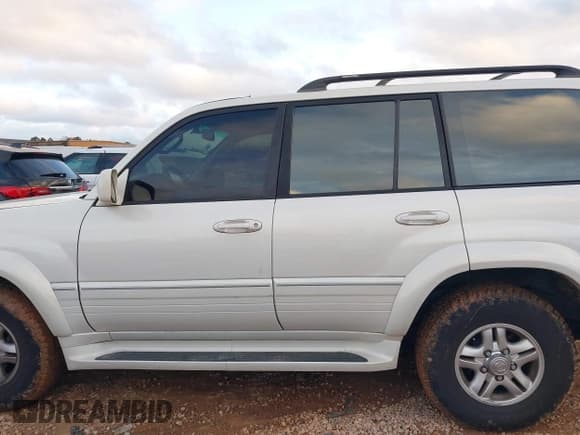 ✅ 2000 Lexus LX 470 • VIN: JT6HT00W9Y0103225 • Lot: 41148826. Wystawiony na IAAI z przebiegiem 270 351 mil. Bezpłatny archiwum sprzedaży aukcyjnych z USA i szczegółowy raport historii pojazdu na DreamBid. Zdjęcie 14.