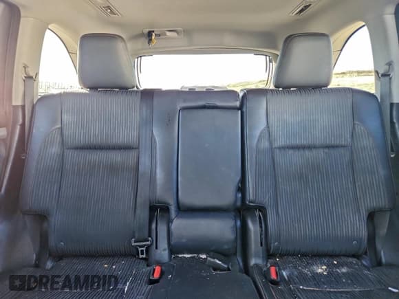 ✅ 2014 Toyota Highlander LE Plus • VIN: 5TDZKRFH6ES016520 • Lot: 94329435. Wystawiony na Copart z przebiegiem 103 252 mil. Bezpłatny archiwum sprzedaży aukcyjnych z USA i szczegółowy raport historii pojazdu na DreamBid. Zdjęcie 10.