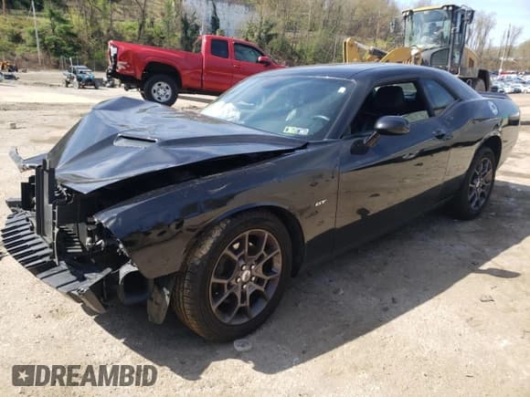 ✅ 2018 Dodge Challenger GT • VIN: 2C3CDZGGXJH341545 • Лот: 49237253. Опубликован ранее на Copart с пробегом 68 011 миль. Бесплатный доступ к архиву аукционных продаж из США и подробный отчёт об истории автомобиля на DreamBid. Изображение 1.