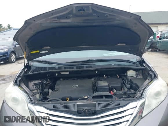 ✅ 2012 Toyota Sienna XLE • VIN: 5TDDK3DC2CS043855 • Lot: 42189680. Listed on IAAI with 195,788 mi. Free auction sales archive from the USA and detailed vehicle history report at DreamBid. Image 10.