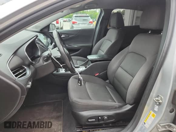 2017 Chevrolet Malibu LT z VIN 1G1ZE5ST3HF258799, wystawiony jako Copart lot #68189705 z przebiegiem 127 345 mil mil oraz Czysty tytuł • Clean title. Historia ofert i sprzedaży dostępna na DreamBid. Obrazek 7.