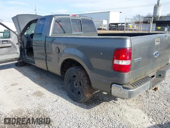 ✅ 2005 Ford F-150 STX • VIN: 1FTRX12WX5NB41226 • Lot: 43788896. Wystawiony na IAAI z przebiegiem 194 020 mil. Bezpłatny archiwum sprzedaży aukcyjnych z USA i szczegółowy raport historii pojazdu na DreamBid. Zdjęcie 3.