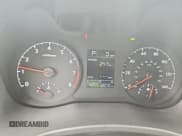 ✅ 2022 Hyundai Accent SE • VIN: 3KPC24A69NE178778 • Lot: 85293835. Wystawiony na Copart z przebiegiem 32 072 mil. Bezpłatny archiwum sprzedaży aukcyjnych z USA i szczegółowy raport historii pojazdu na DreamBid. Zdjęcie 9.