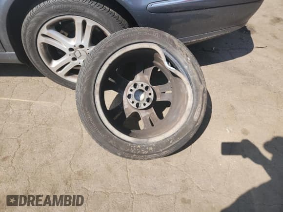 ✅ 2005 Mercedes-Benz E 500 • VIN: WDBUF83J55X184805 • Lot: 68576605. Wystawiony na Copart z przebiegiem 142 834 mil. Bezpłatny archiwum sprzedaży aukcyjnych z USA i szczegółowy raport historii pojazdu na DreamBid. Zdjęcie 12.