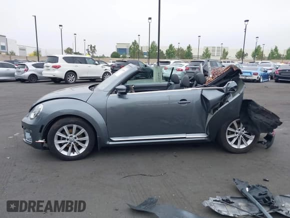 ✅ 2018 Volkswagen Beetle S • VIN: 3VW5DAAT3JM506023 • Lot: 42414886. Listed on IAAI with 33,424 mi. Free auction sales archive from the USA and detailed vehicle history report at DreamBid. Image 15.