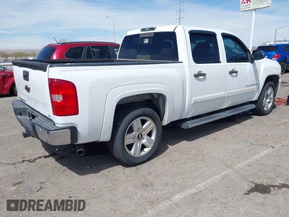 ✅ 2007 Chevrolet Silverado 1500 1LT • VIN: 3GCEC13J97G505483 • Lot: 41911656. Wystawiony na IAAI z przebiegiem 144 415 mil. Bezpłatny archiwum sprzedaży aukcyjnych z USA i szczegółowy raport historii pojazdu na DreamBid. Zdjęcie 4.