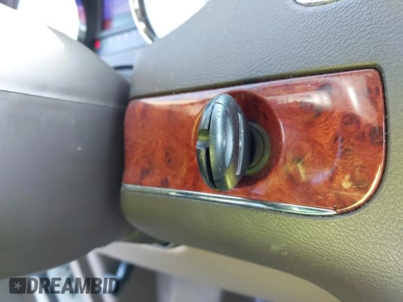 ✅ 2016 Chrysler Town & Country Touring L Anniversary Edition • VIN: 2C4RC1CG0GR194218 • Lot: 42816800. Listed on IAAI with 73,840 mi. Free auction sales archive from the USA and detailed vehicle history report at DreamBid. Image 11.