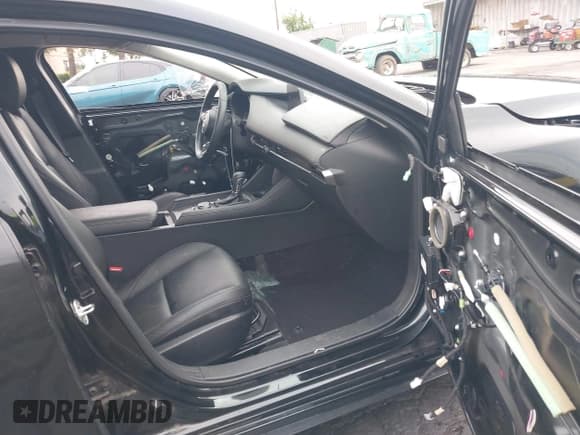 ✅ 2020 Mazda 3 Select • VIN: JM1BPACLXL1170624 • Lot: 43321017. Listed on IAAI with 85,706 mi. Free auction sales archive from the USA and detailed vehicle history report at DreamBid. Image 5.