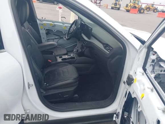 ✅ 2023 Ford Escape PHEV • VIN: 1FMCU0E16PUA43310 • Lot: 42255667. Wystawiony na IAAI z przebiegiem 36 007 mil. Bezpłatny archiwum sprzedaży aukcyjnych z USA i szczegółowy raport historii pojazdu na DreamBid. Zdjęcie 5.