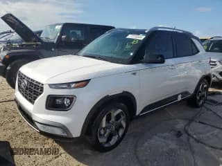 ✅ 2024 Hyundai Venue SEL • VIN: KMHRC8A35RU309244 • Lot: 77215544. Wystawiony na Copart z przebiegiem 10 198 mil. Bezpłatny archiwum sprzedaży aukcyjnych z USA i szczegółowy raport historii pojazdu na DreamBid. Zdjęcie 1.