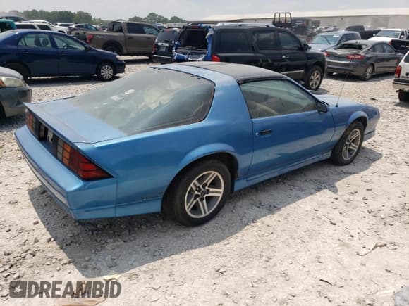 ✅ 1987 Chevrolet Camaro • VIN: 1G1FP2188HN182673 • Lot: 59544455. Wystawiony na Copart z przebiegiem 14 271 mil. Bezpłatny archiwum sprzedaży aukcyjnych z USA i szczegółowy raport historii pojazdu na DreamBid. Zdjęcie 3.