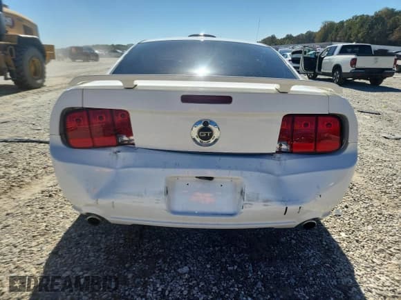 ✅ 2005 Ford Mustang GT Deluxe • VIN: 1ZVFT82H055115949 • Лот: 82492605. Опубликован ранее на Copart с пробегом 245 152 миль. Бесплатный доступ к архиву аукционных продаж из США и подробный отчёт об истории автомобиля на DreamBid. Изображение 6.