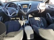 ✅ 2017 Hyundai Veloster • VIN: KMHTC6AD9HU315095 • Lot: 74032994. Wystawiony na Copart z przebiegiem 115 973 mil. Bezpłatny archiwum sprzedaży aukcyjnych z USA i szczegółowy raport historii pojazdu na DreamBid. Zdjęcie 8.