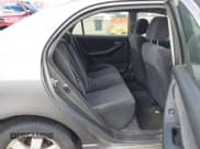 ✅ 2005 Toyota Corolla CE • VIN: 2T1BR32E55C463533 • Lot: 43648365. Wystawiony na IAAI z przebiegiem 299 999 mil. Bezpłatny archiwum sprzedaży aukcyjnych z USA i szczegółowy raport historii pojazdu na DreamBid. Zdjęcie 8.