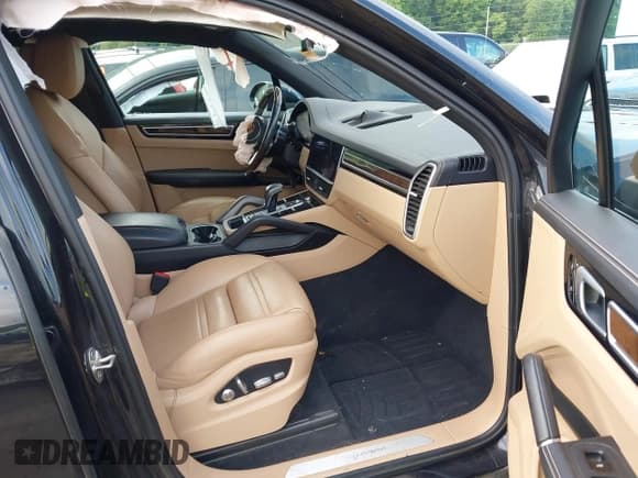 ✅ 2020 Porsche Cayenne • VIN: WP1AA2AY4LDA07823 • Lot: 42449972. Listed on IAAI with 61 mi. Free auction sales archive from the USA and detailed vehicle history report at DreamBid. Image 5.