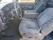 ✅ 2002 Chevrolet Silverado 1500 • VIN: 1GCEC19V72Z300652 • Lot: 92097815. Wystawiony na Copart z przebiegiem Nie podano. Bezpłatny archiwum sprzedaży aukcyjnych z USA i szczegółowy raport historii pojazdu na DreamBid. Zdjęcie 7.