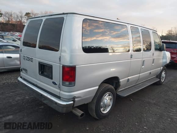 ✅ 2008 Ford Econoline Passenger XL • VIN: 1FBNE31L28DB25625 • Lot: 43749380. Wystawiony na IAAI z przebiegiem 137 270 mil. Bezpłatny archiwum sprzedaży aukcyjnych z USA i szczegółowy raport historii pojazdu na DreamBid. Zdjęcie 4.