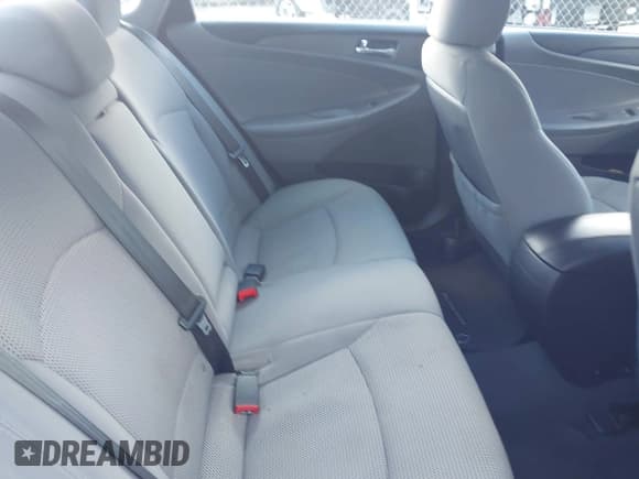 ✅ 2012 Hyundai Sonata GLS • VIN: 5NPEB4AC7CH475247 • Лот: 43547336. Опубликован ранее на IAAI с пробегом 257 896 миль. Бесплатный доступ к архиву аукционных продаж из США и подробный отчёт об истории автомобиля на DreamBid. Изображение 8.