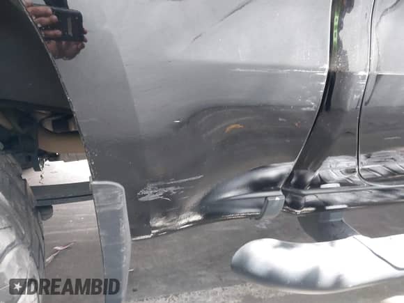 2022 Chevrolet Silverado 1500 LT z VIN 1GCPWCEDXNZ201109, wystawiony jako IAAI lot #42783919 z przebiegiem 46 769 mil mil oraz . Historia ofert i sprzedaży dostępna na DreamBid. Obrazek 19.