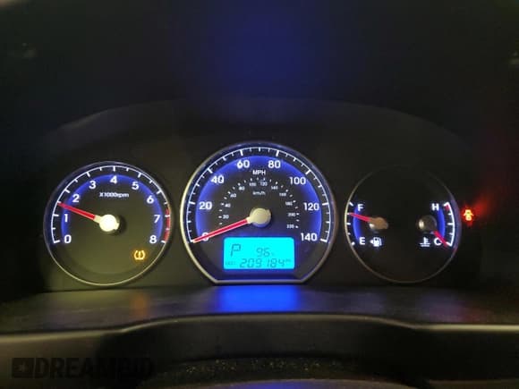 ✅ 2011 Hyundai Santa Fe SE • VIN: 5XYZH4AG1BG018247 • Lot: 57107634. Listed on Copart with 209,184 mi. Free auction sales archive from the USA and detailed vehicle history report at DreamBid. Image 9.