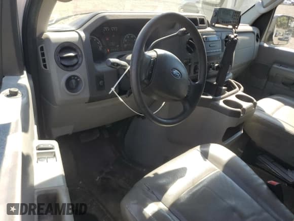 ✅ 2011 Ford Econoline Cargo Commercial • VIN: 1FTNE2EW4BDA69107 • Лот: 81269575. Опубликован ранее на Copart с пробегом 201 353 миль. Бесплатный доступ к архиву аукционных продаж из США и подробный отчёт об истории автомобиля на DreamBid. Изображение 8.