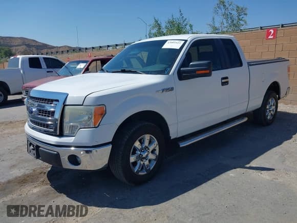 ✅ 2014 Ford F-150 XL • VIN: 1FTFX1CF8EKG32929 • Lot: 43001025. Wystawiony na IAAI z przebiegiem 132 112 mil. Bezpłatny archiwum sprzedaży aukcyjnych z USA i szczegółowy raport historii pojazdu na DreamBid. Zdjęcie 2.