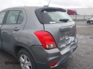 ✅ 2020 Chevrolet Trax LS • VIN: 3GNCJKSB9LL159716 • Lot: 43704981. Wystawiony na IAAI z przebiegiem 84 930 mil. Bezpłatny archiwum sprzedaży aukcyjnych z USA i szczegółowy raport historii pojazdu na DreamBid. Zdjęcie 17.