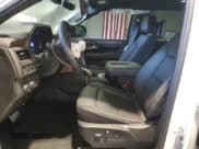 ✅ 2023 Chevrolet Suburban High Country • VIN: 1GNSKGKT3PR482608 • Lot: 62395875. Wystawiony na Copart z przebiegiem 14 382 mil. Bezpłatny archiwum sprzedaży aukcyjnych z USA i szczegółowy raport historii pojazdu na DreamBid. Zdjęcie 7.