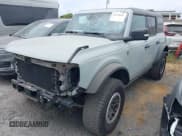 ✅ 2023 Ford Bronco • VIN: 1FMEE5DP0PLA97359 • Lot: 42130581. Wystawiony na IAAI z przebiegiem 32 335 mil. Bezpłatny archiwum sprzedaży aukcyjnych z USA i szczegółowy raport historii pojazdu na DreamBid. Zdjęcie 2.