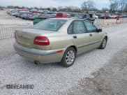 ✅ 2002 Volvo S40 • VIN: YV1VS295X2F865109 • Lot: 41669977. Listed on IAAI with 271,956 mi. Free auction sales archive from the USA and detailed vehicle history report at DreamBid. Image 4.