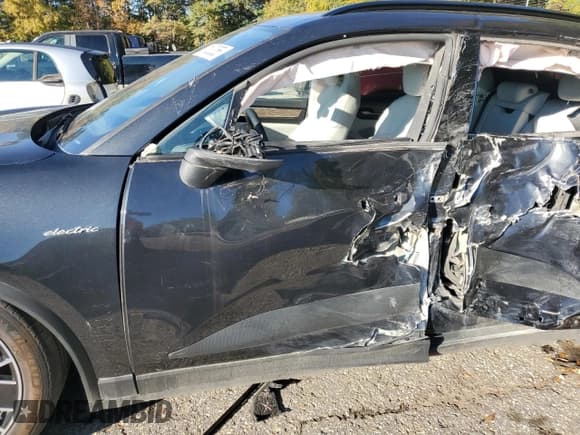 ✅ 2024 Porsche Macan • VIN: WP1AA2XAXRL000512 • Lot: 91103055. Wystawiony na Copart z przebiegiem Nie podano. Bezpłatny archiwum sprzedaży aukcyjnych z USA i szczegółowy raport historii pojazdu na DreamBid. Zdjęcie 7.