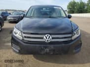 ✅ 2012 Volkswagen Tiguan SE • VIN: WVGBV7AX5CW516401 • Lot: 62790895. Wystawiony na Copart z przebiegiem 129 244 mil. Bezpłatny archiwum sprzedaży aukcyjnych z USA i szczegółowy raport historii pojazdu na DreamBid. Zdjęcie 5.