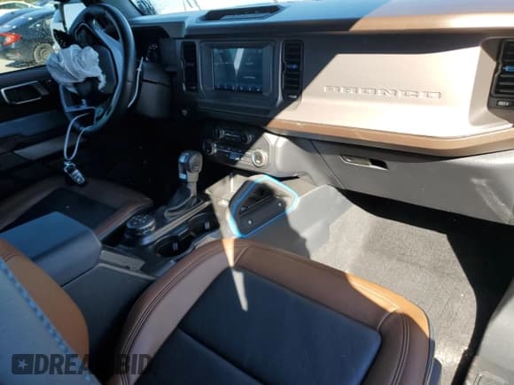 ✅ 2021 Ford Bronco • VIN: 1FMDE5CPXMLA63292 • Lot: 45659265. Wystawiony na Copart z przebiegiem 13 958 mil. Bezpłatny archiwum sprzedaży aukcyjnych z USA i szczegółowy raport historii pojazdu na DreamBid. Zdjęcie 8.