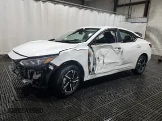 ✅ 2025 Nissan Sentra SV • VIN: 3N1AB8CV7SY303034 • Lot: 81501335. Wystawiony na Copart z przebiegiem 9 980 mil. Bezpłatny archiwum sprzedaży aukcyjnych z USA i szczegółowy raport historii pojazdu na DreamBid. Zdjęcie 1.