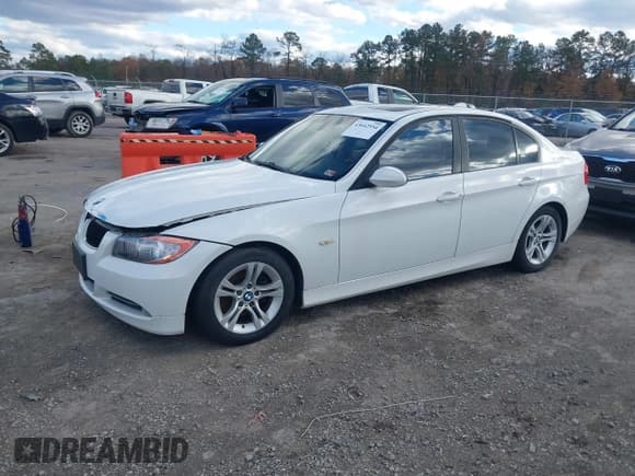 ✅ 2008 BMW 3 Series 328i • VIN: WBAVA33548K053566 • Лот: 43642554. Опубликован ранее на IAAI с пробегом 137 747 миль. Бесплатный доступ к архиву аукционных продаж из США и подробный отчёт об истории автомобиля на DreamBid. Изображение 2.