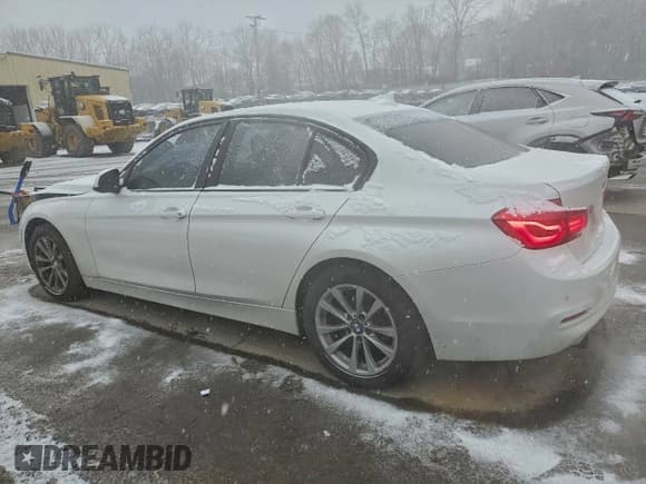 ✅ 2016 BMW 3 Series 320i • VIN: WBA8A9C56GK618480 • Lot: 95343405. Wystawiony na Copart z przebiegiem 141 862 mil. Bezpłatny archiwum sprzedaży aukcyjnych z USA i szczegółowy raport historii pojazdu na DreamBid. Zdjęcie 2.