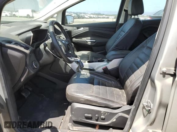 ✅ 2015 Ford C-Max SEL • VIN: 1FADP5BU2FL111382 • Lot: 56000365. Wystawiony na Copart z przebiegiem 96 425 mil. Bezpłatny archiwum sprzedaży aukcyjnych z USA i szczegółowy raport historii pojazdu na DreamBid. Zdjęcie 7.