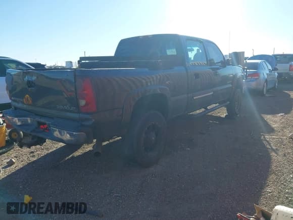 ✅ 2004 Chevrolet Silverado 2500HD LS • VIN: 1GCHC23U64F240015 • Лот: 41489933. Опубликован ранее на IAAI с пробегом 460 307 миль. Бесплатный доступ к архиву аукционных продаж из США и подробный отчёт об истории автомобиля на DreamBid. Изображение 4.