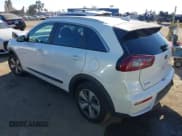 ✅ 2019 Kia Niro LX • VIN: KNDCB3LC8K5240398 • Lot: 43353975. Wystawiony na IAAI z przebiegiem 84 251 mil. Bezpłatny archiwum sprzedaży aukcyjnych z USA i szczegółowy raport historii pojazdu na DreamBid. Zdjęcie 3.