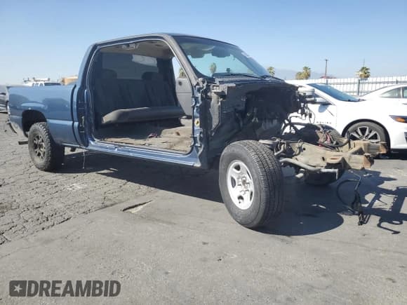 ✅ 2003 Chevrolet Silverado 1500 • VIN: 2GCEC19V731305280 • Лот: 78033624. Опубликован ранее на Copart с пробегом Не указан. Бесплатный доступ к архиву аукционных продаж из США и подробный отчёт об истории автомобиля на DreamBid. Изображение 4.