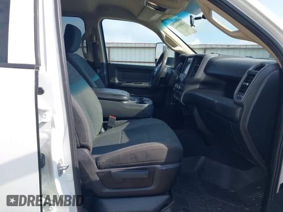✅ 2019 Ram 2500 Tradesman • VIN: 3C6UR5CJ3KG659740 • Lot: 42694994. Listed on IAAI with 152,194 mi. Free auction sales archive from the USA and detailed vehicle history report at DreamBid. Image 5.
