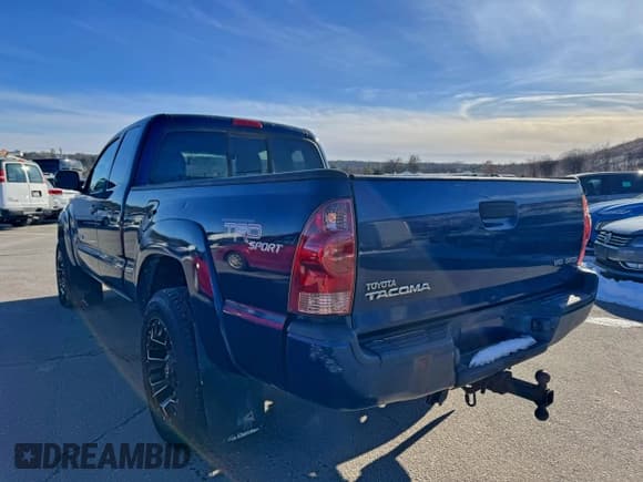 ✅ 2008 Toyota Tacoma • VIN: 5TEUU42N98Z523308 • Lot: 95582165. Listed on Copart with 244,988 mi. Free auction sales archive from the USA and detailed vehicle history report at DreamBid. Image 3.