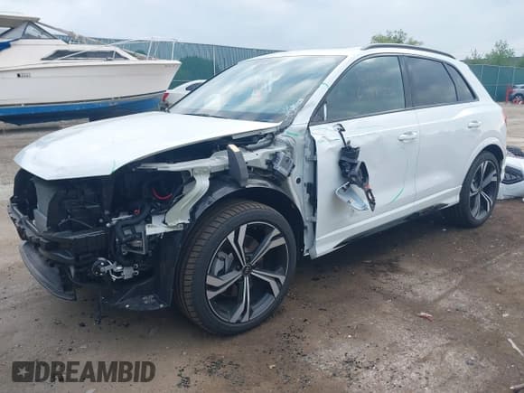 ✅ 2024 Audi Q3 S line Premium Plus • VIN: WA1EECF37R1179620 • Лот: 42673846. Опубликован ранее на IAAI с пробегом 1 804 миль. Бесплатный доступ к архиву аукционных продаж из США и подробный отчёт об истории автомобиля на DreamBid. Изображение 2.